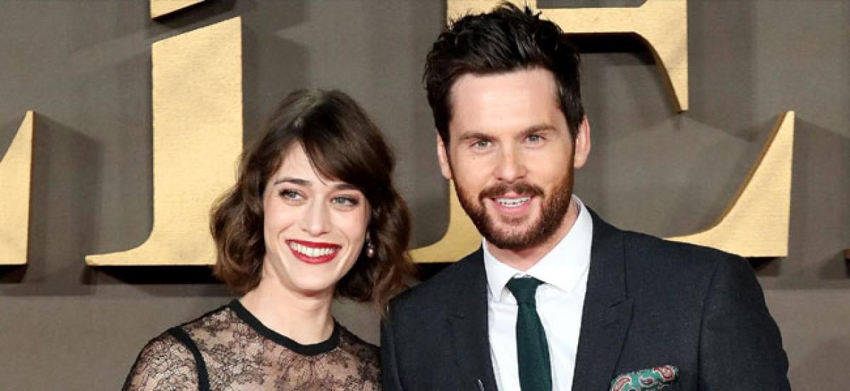 Lizzy Caplan Marries Tom Riley 